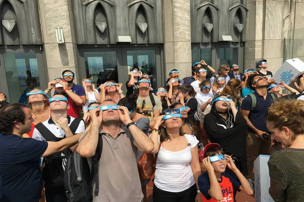 Safety while watch esclipse